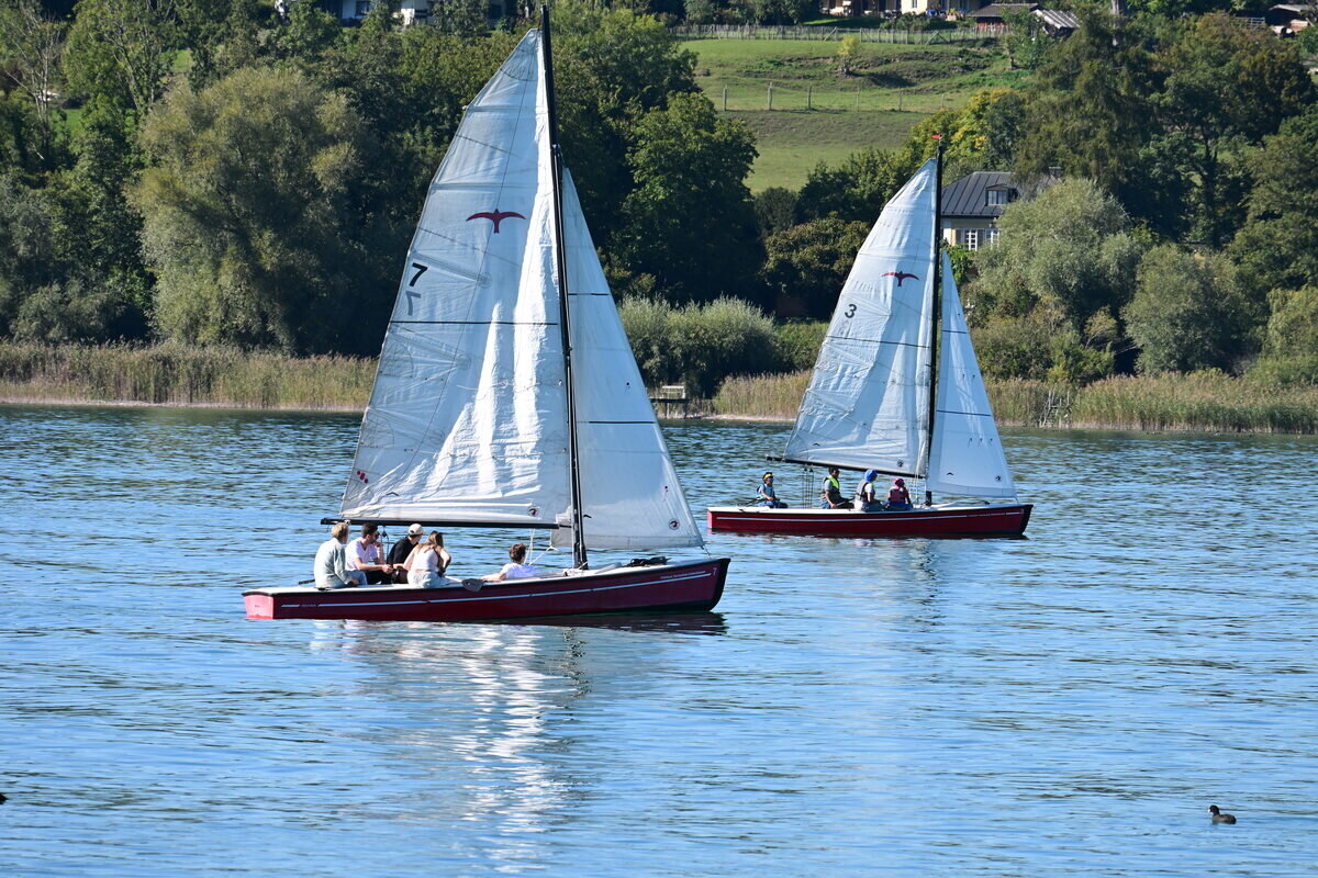 Zwei Boote beim Segeln